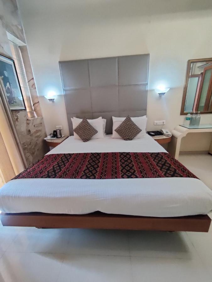 Capital Hotel Mumbai  Buitenkant foto