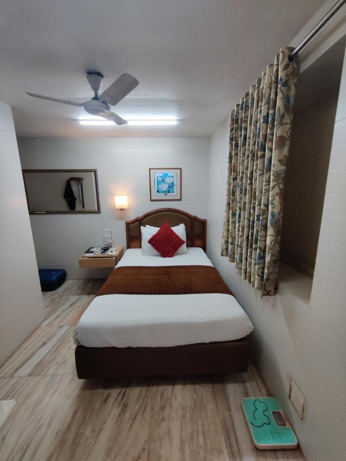 Capital Hotel Mumbai  Buitenkant foto