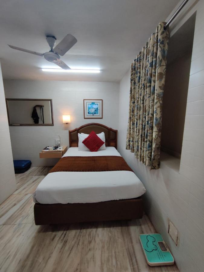 Capital Hotel Mumbai  Buitenkant foto