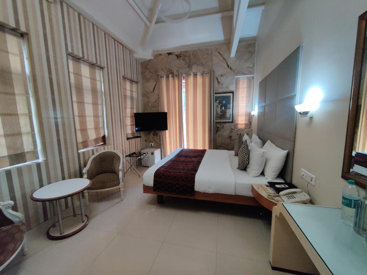 Capital Hotel Mumbai  Buitenkant foto